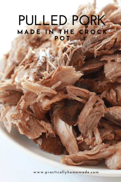 سحب Crockpot لحم الخنزير على طبق أبيض