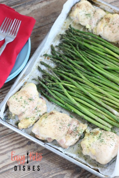 sheet pan dinner with chicken thighs and asparagus