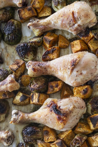 chicken drumsticks and roasted vegetables
