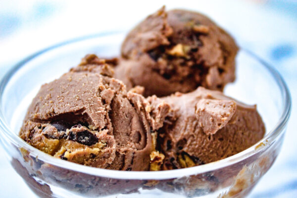 close up of chocolate peanut butter moose tracks style ice cream (vegan)
