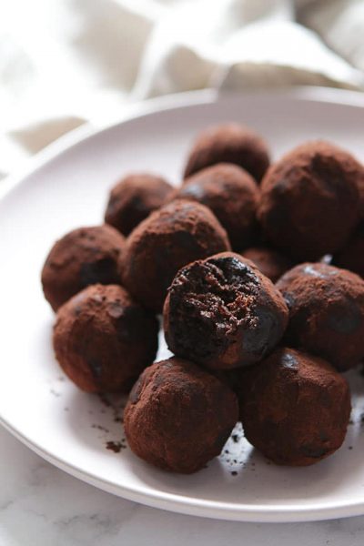 Chocolate peanut butter energy ball