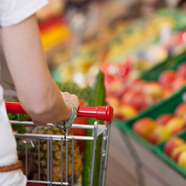 6 Easy Steps To Grocery Shopping On A Budget (+ 11 Tips To Stick To It)