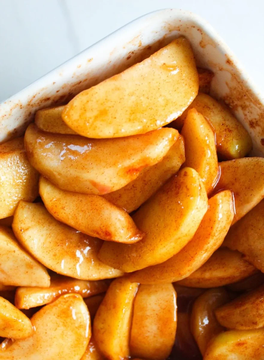 baked caramelized slices of apples with pumpkin spice