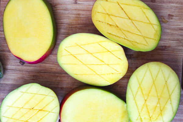 how to dice a mango