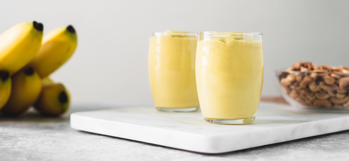 banana cream pudiing in glasses, bananas and nuts on the side
