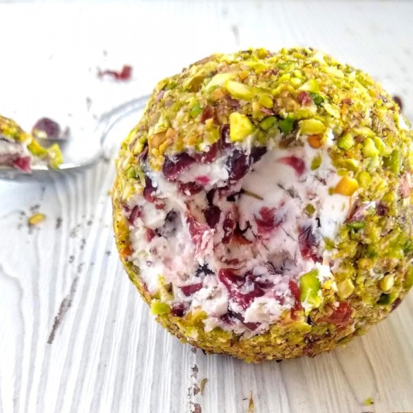 5-Minute Christmas Cheese Ball Recipe [Goat Cheese, Cranberries, and Pistachios]