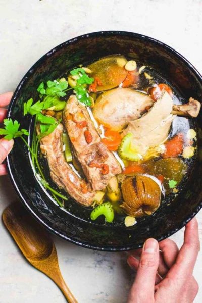 Paleo Chinese chicken soup from I Heart Umami.