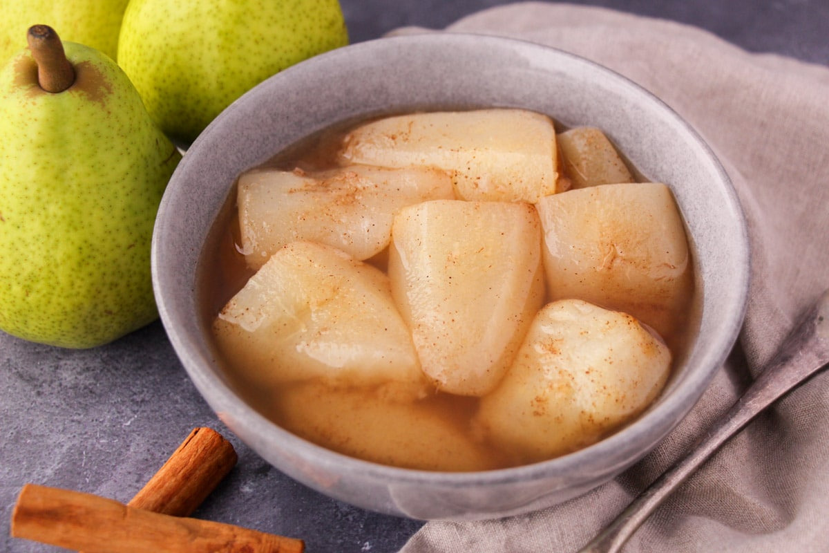 sliced  stewed pears with cinnamon powder in a bowl