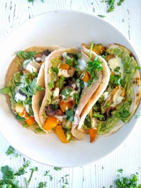 Veggie fajitas with cilantro lime mayo sauce