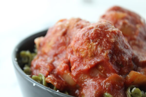 crockpot spaghetti sauce, meatballs, and noodles